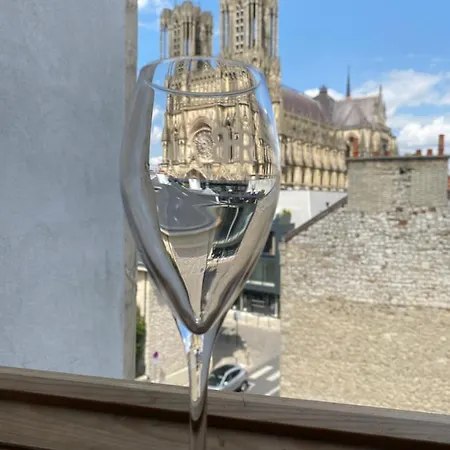 Ferienwohnung Duplex Hammam Au Pied De La Cathedrale Avec Vue Reims Exterior foto