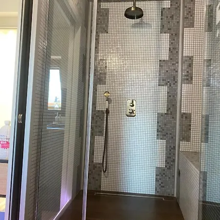 Ferienwohnung Duplex Hammam Au Pied De La Cathedrale Avec Vue Reims Exterior foto